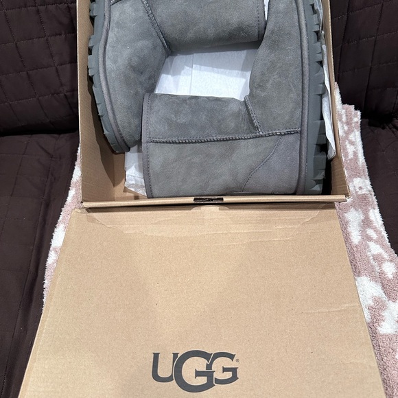 Ugg Grey Short Boot - Picture 7 of 7